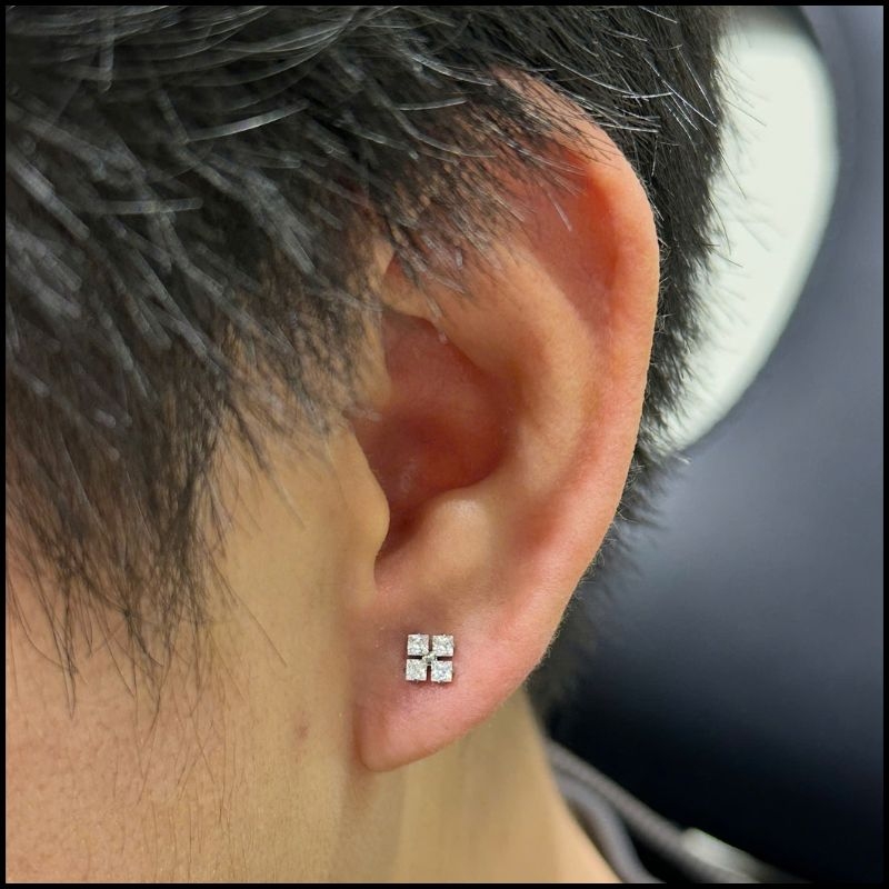 Khuyên tai đính đá hình vuông basic - Chất liệu Titanium