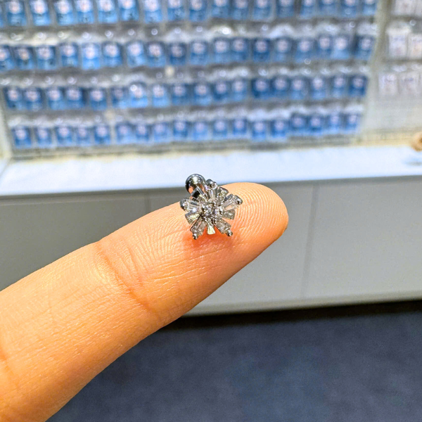 Khuyên hoa tuyết trắng / Hợp kim