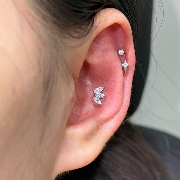 Khuyên tai Titanium basic đính đá - Bạc - 2 size