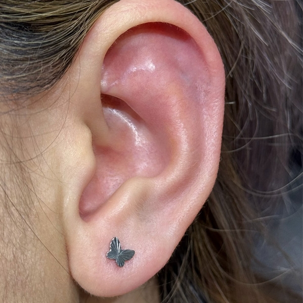 Khuyên tai Titanium hình con bướm - 1.2*8mm - Chốt vặn