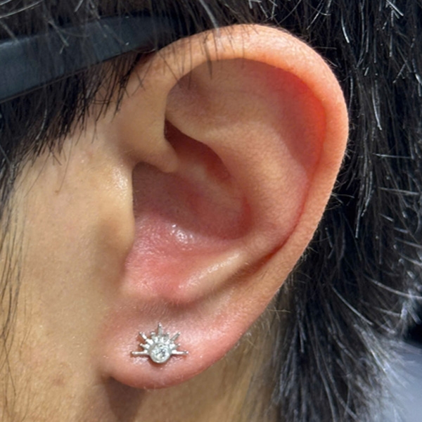 Bông tai mặt trời cổ điển - Titanium - 1.2*8mm