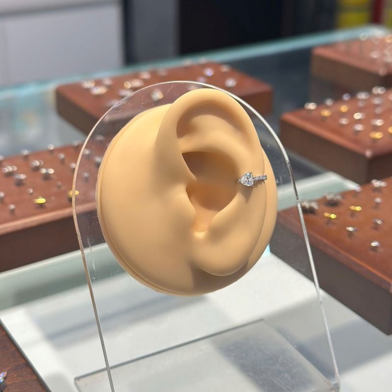 Hợp kim / Khuyên vòng đá trắng hình trái tim 8mm