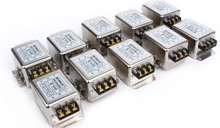 Bộ lọc nguồn CW4L2-30A-S (005) G (Có thêm đường ray hướng dẫn 30A)