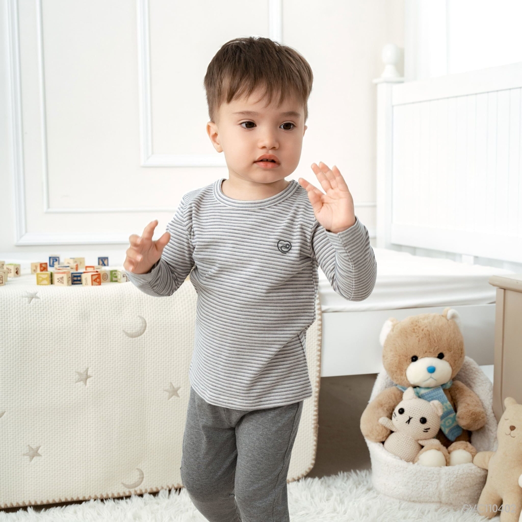 Bộ dài tay cổ tròn, quần legging SVC110402