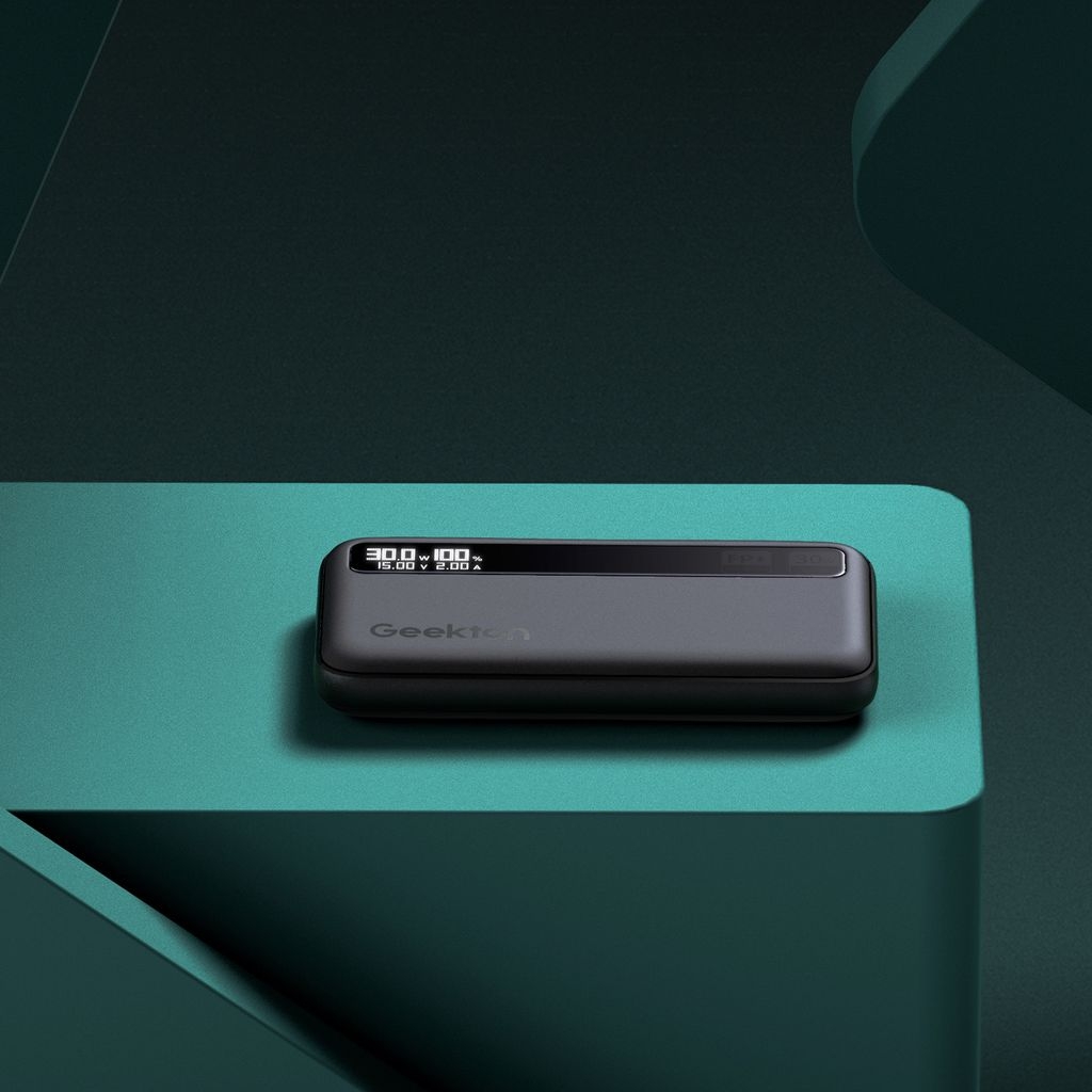 Pin dự phòng 10.000 Geekton C1110mAh sạc nhanh 30W