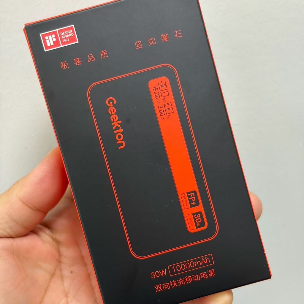 Pin dự phòng 10.000 Geekton C1110mAh sạc nhanh 30W