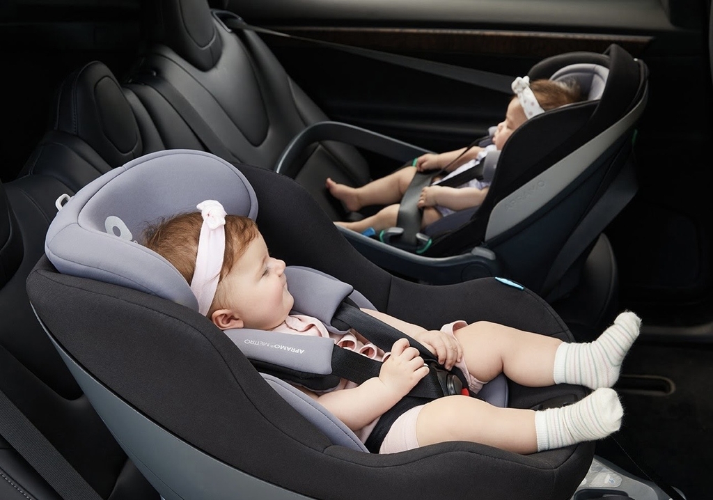 Ghế ô to trẻ em APRAMO METRO HUB (Anh Quốc) Xoay 360°, từ 0 đến 4 tuổi, khoá ISOFIX