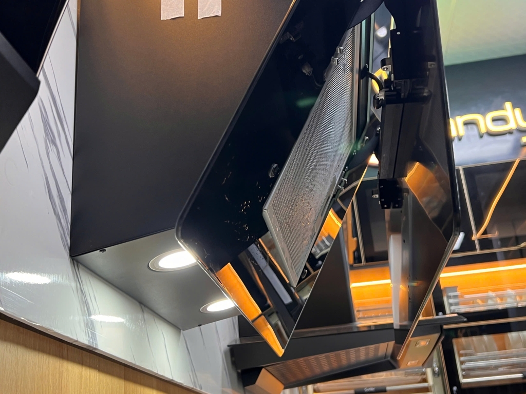 Máy hút mùi kính vát màu đen cảm ứng 70cm Dandy DY-KP652