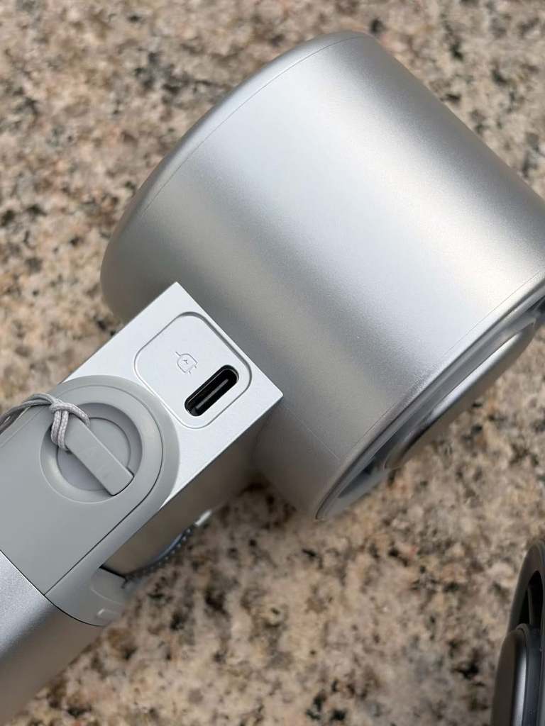 Quạt Mini Cầm Tay IceWing JF181 Vỏ Nhôm Cao Cấp – Có Làm Lạnh, 199 Tốc Độ, Pin Sạc, Màn Hình LED