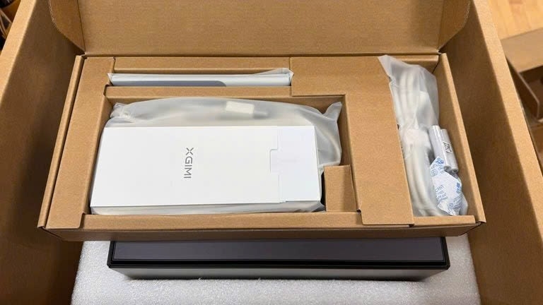 Máy chiếu Xgimi Rs 10 Ultra Máy chiếu 4K Dual Light LED-Laser thông minh chuẩn độ phân giải thực 4K, độ sáng 3500 CVIA Lumens, tích hợp Android, loa Harman Kardon, Dolby Vision