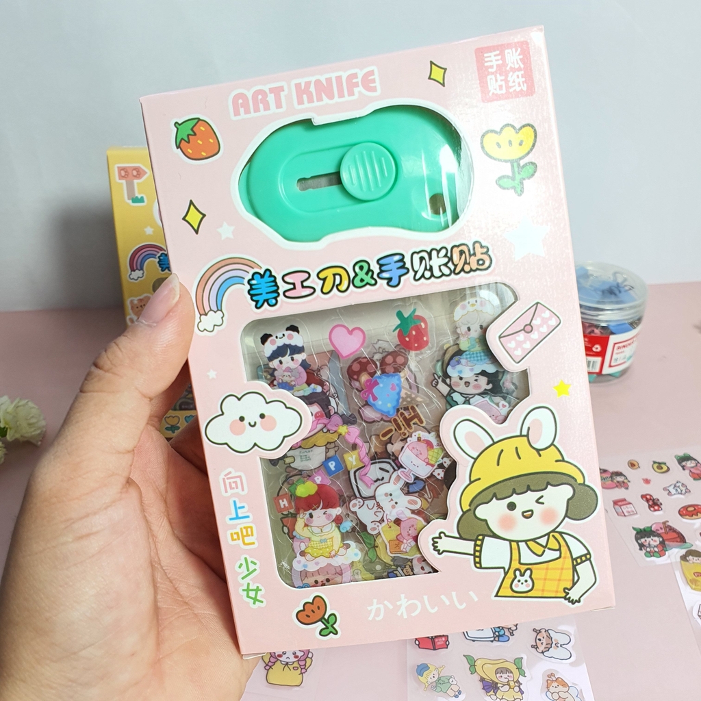 Hộp sticker dễ thương 8 miếng tặng kèm dao rọc giấy mini