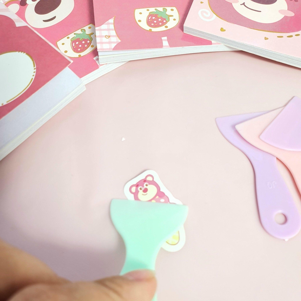 sticker hình gấu 24 tấm, tặng kèm dụng cụ dán dễ thương (300 hình dán)