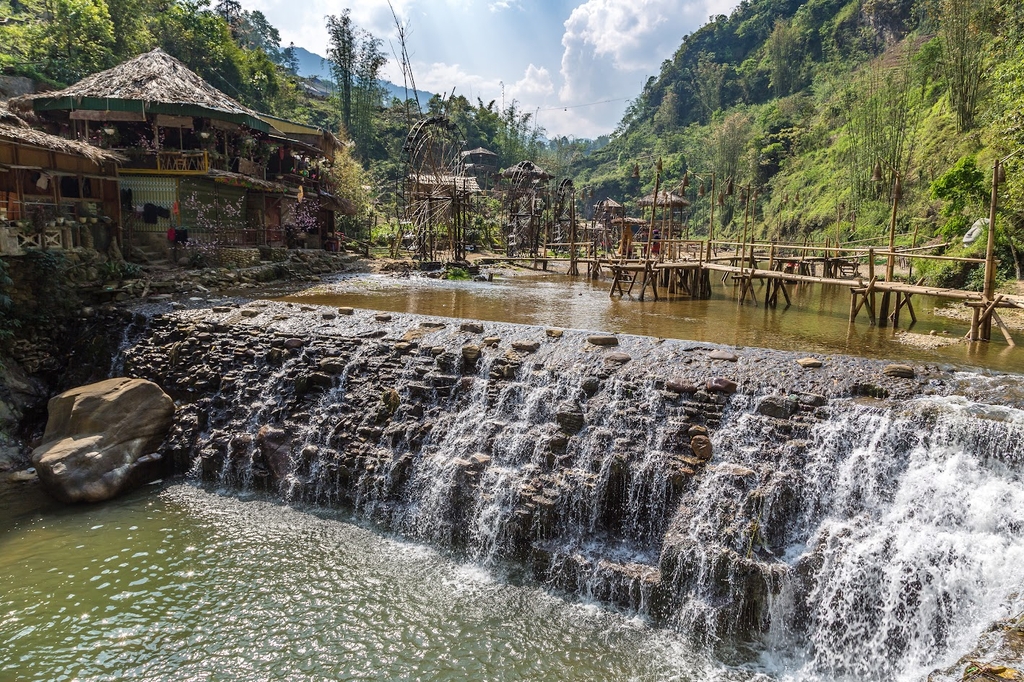 Bản Cát Cát TOUR DU LỊCH HÀ NỘI – SAPA – HÀ KHẨU 3 NGÀY 2 ĐÊM