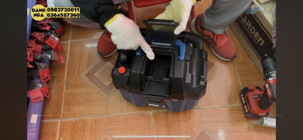 Máy hút bụi dùng pin dongcheng DCVC800( 1 PIN)