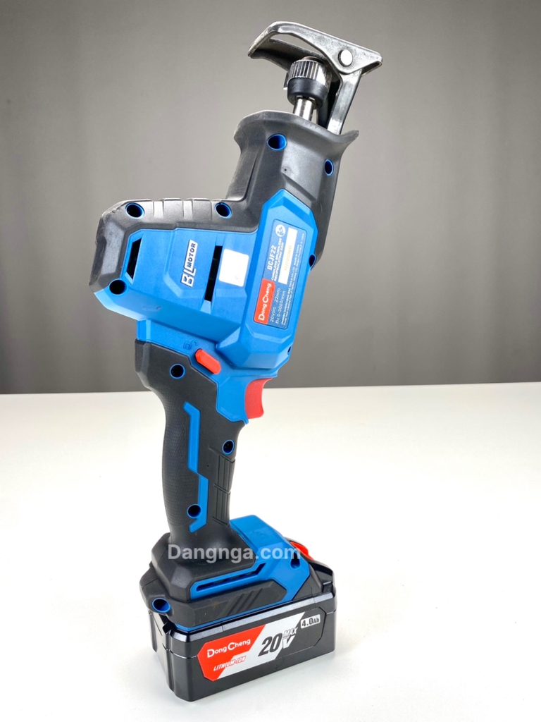 Máy cưa kiếm dùng pin Dongcheng DCJF22