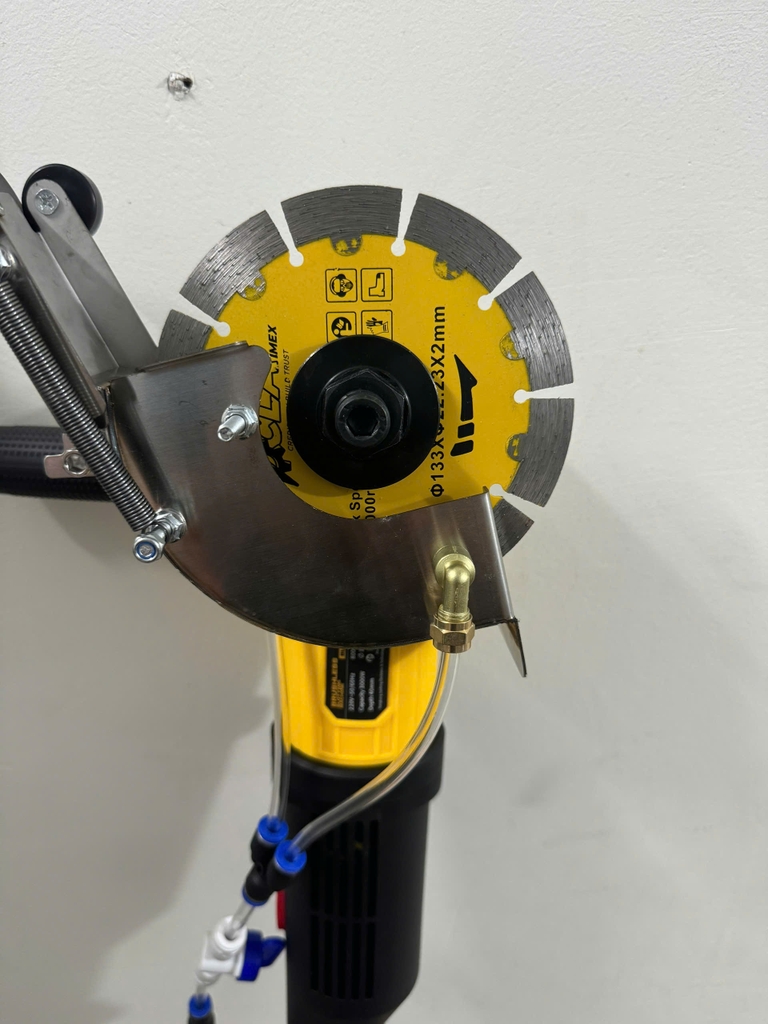 Máy cắt 1 lưỡi không chổi than CLA BL-133C có tay nối dài