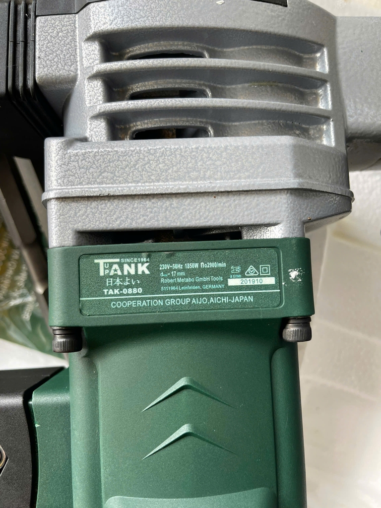 Máy đục bê tông 17ly Tank TAK-0880 1850w