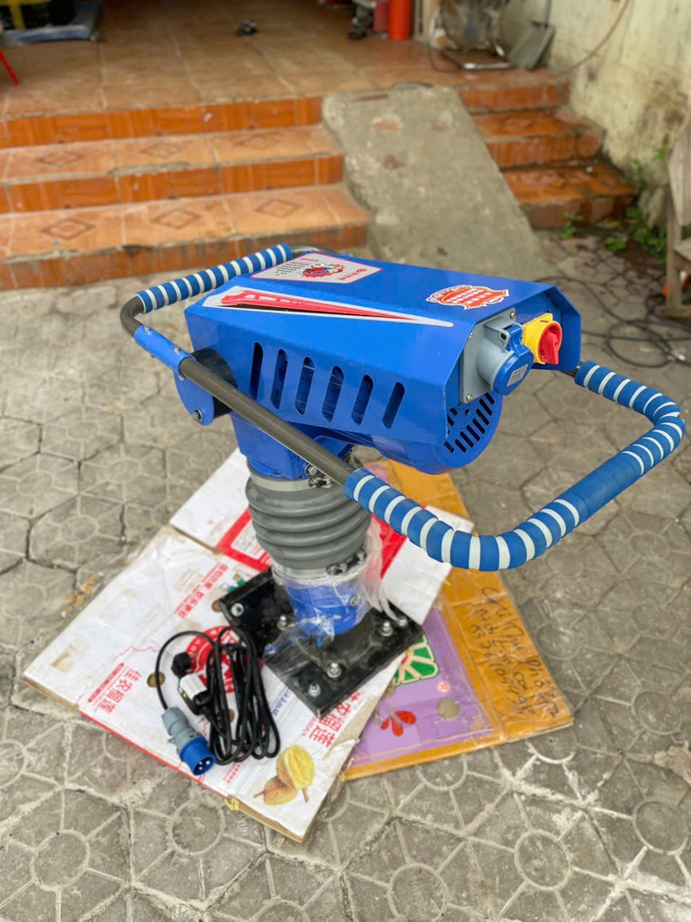 máy đầm cóc chạy điện 220v (xịn) có chống giật