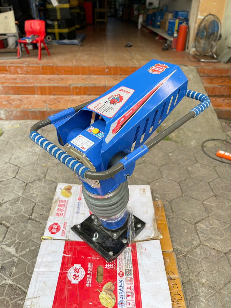 máy đầm cóc chạy điện 220v (xịn) có chống giật