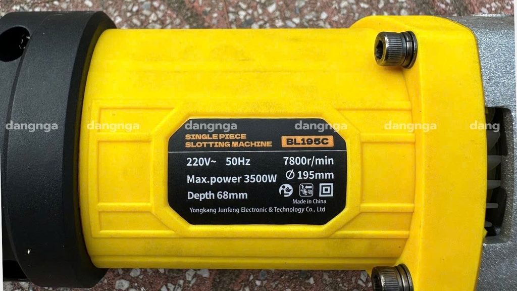 Máy cắt tường 1 lưỡi  không than CLAIMEX BL195C