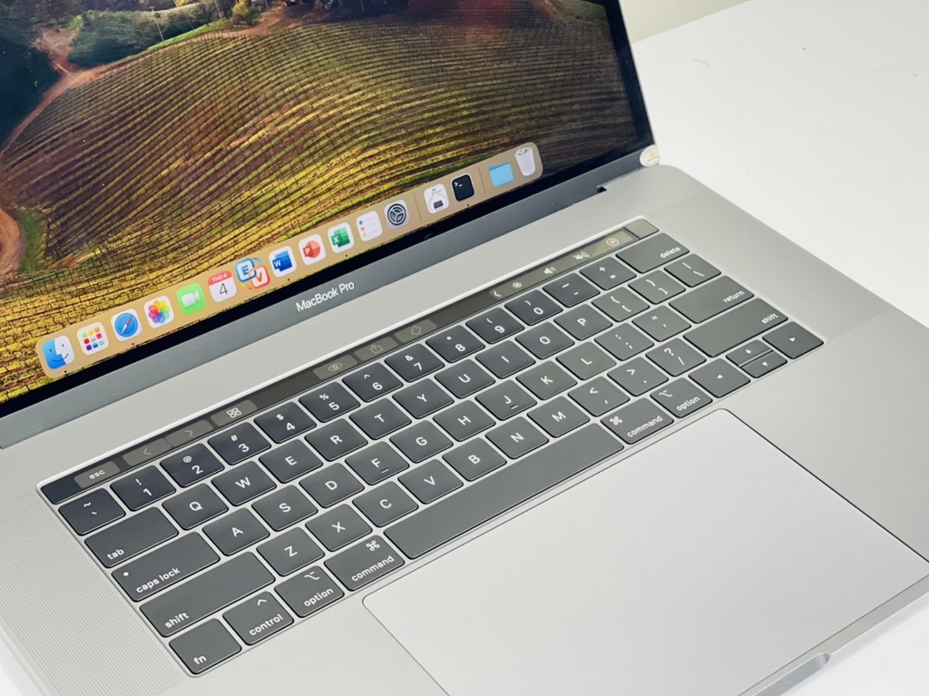 MACBOOK PRO 15" 2019 CPU i7 RAM 16GB SSD 256GB VGA REDEON PRO 555X
