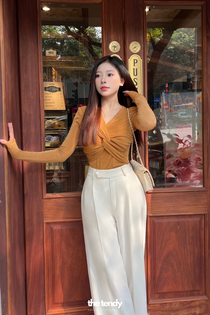 Áo thun Hana dài tay, chất cotton đan sợi đôi có đệm vai, cổ V