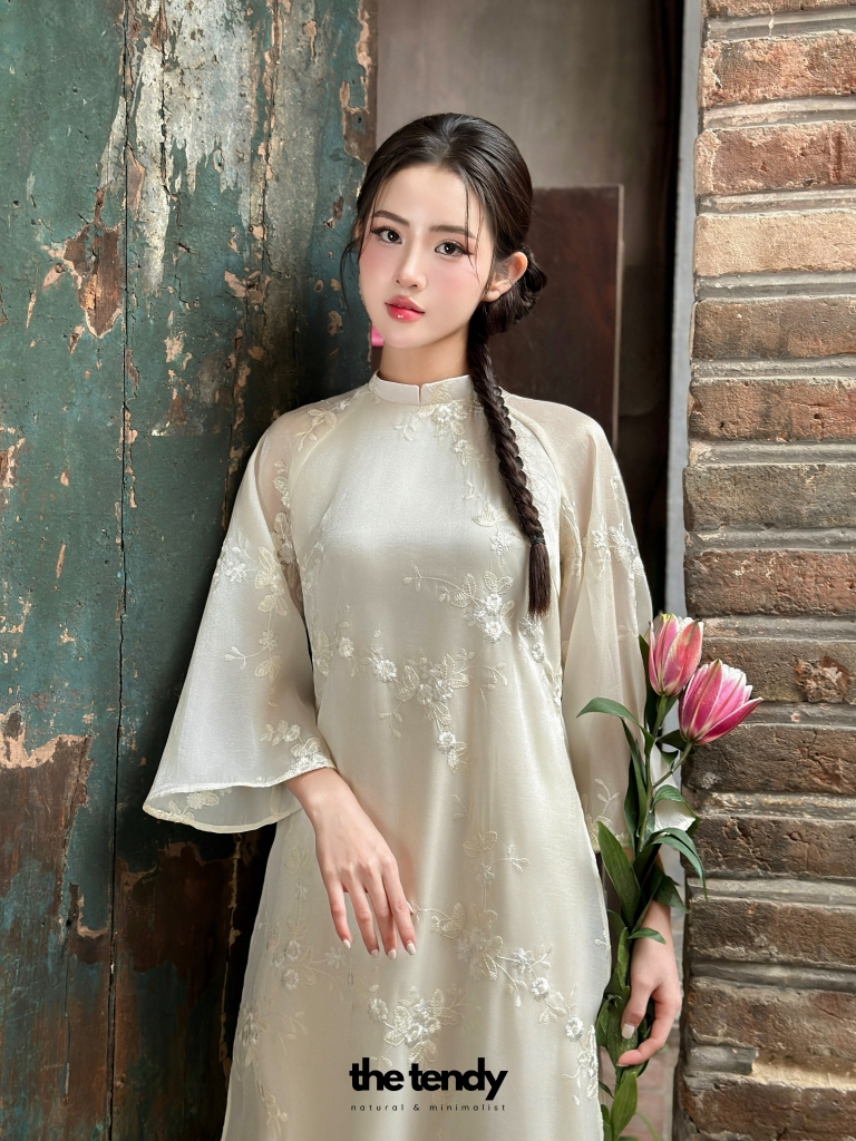 Áo dài cách tân BÁCH LIÊN dáng suông, chất tơ thêu hoa, thân áo có 2 lớp