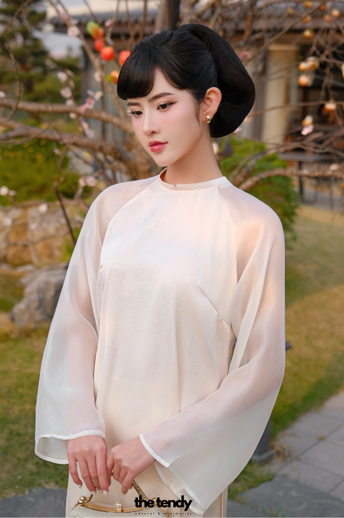 Set áo dài Minh Hy 2 màu đỏ/kem, phom dáng cách tân
