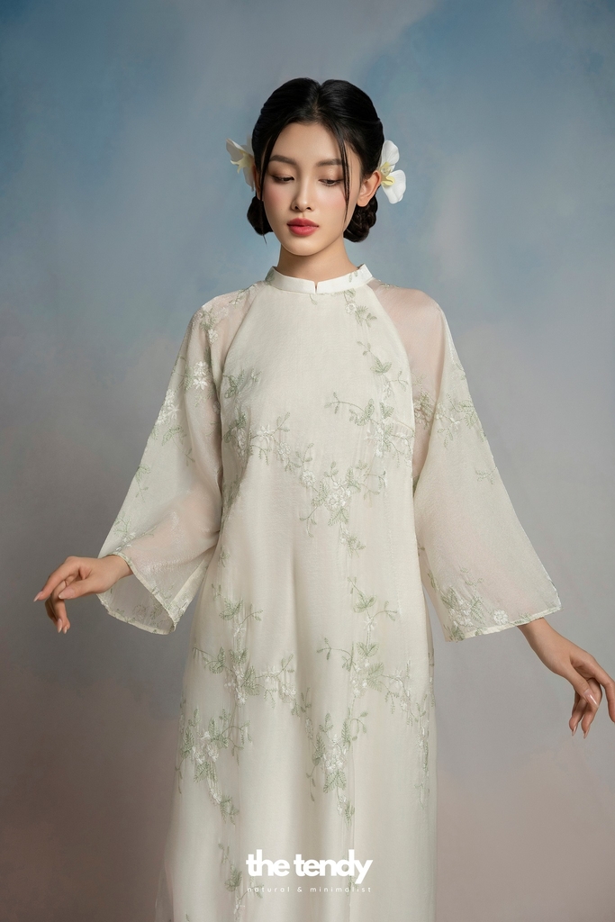 Áo dài cách tân BÁCH LIÊN dáng suông, chất tơ thêu hoa, thân áo có 2 lớp