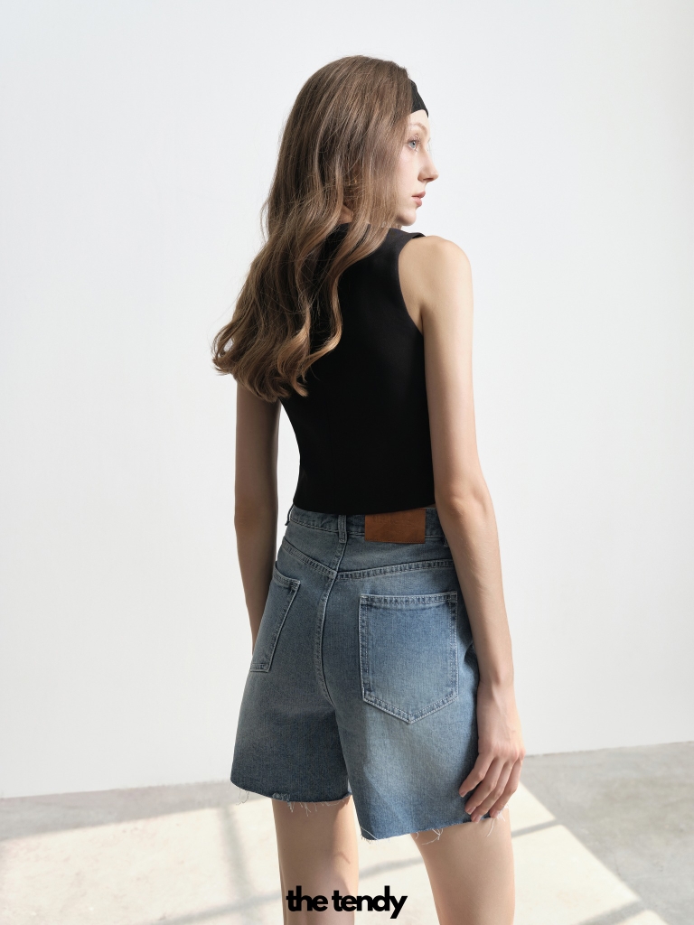 Quần short jean HILDA, chất jean cotton, màu xanh, độ dài vừa phải