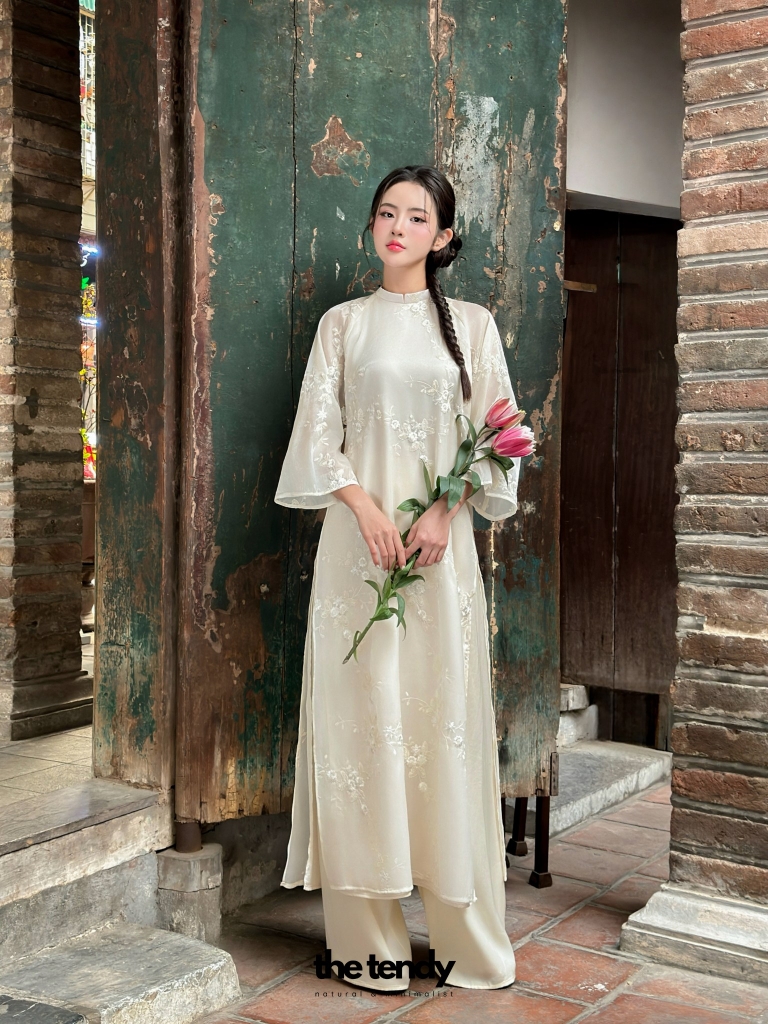 Áo dài cách tân BÁCH LIÊN dáng suông, chất tơ thêu hoa, thân áo có 2 lớp