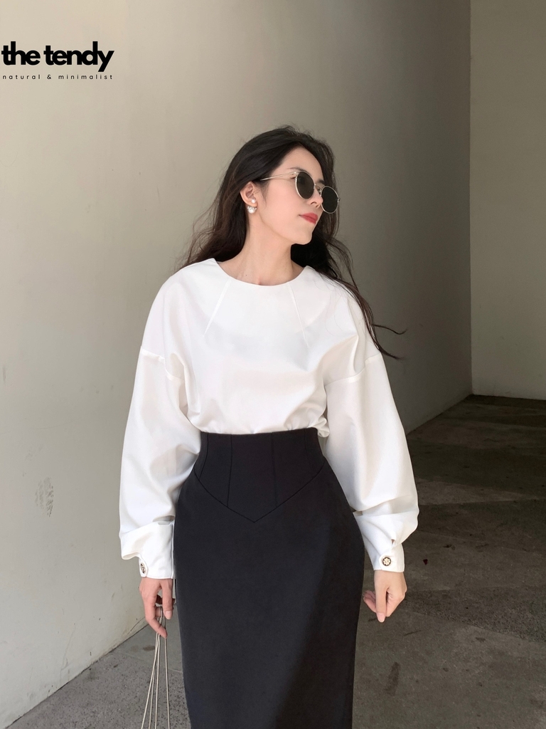Áo Elliana tay dài, màu trắng, tay áo đính cúc sang trọng