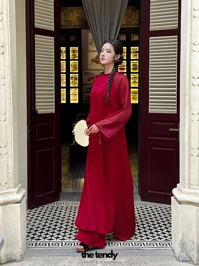 Set áo dài Minh Hy 2 màu đỏ/kem, phom dáng cách tân