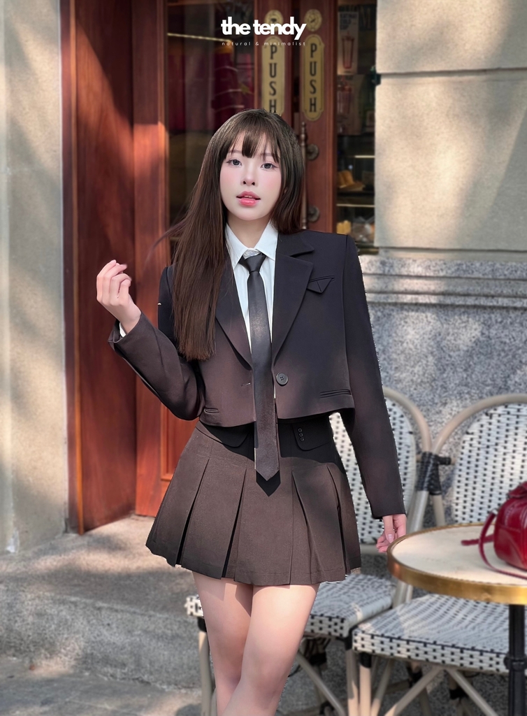 Áo Blazer dáng Croptop Amura, 2 màu Nâu, Đen