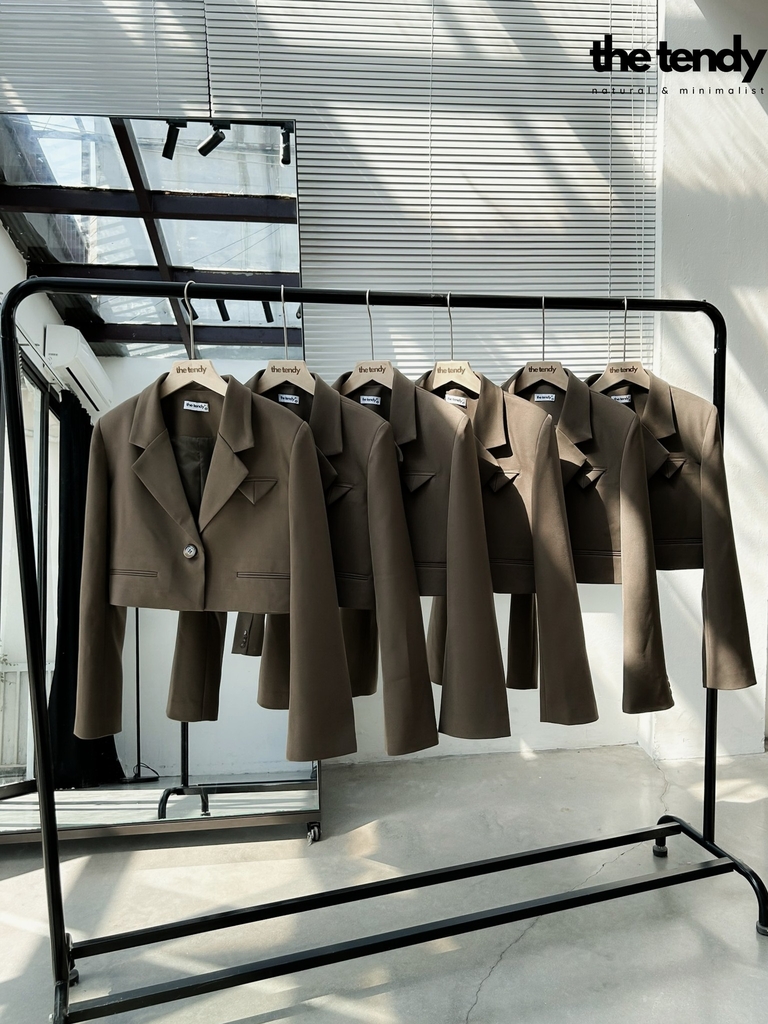 Áo Blazer dáng Croptop Amura, 2 màu Nâu, Đen