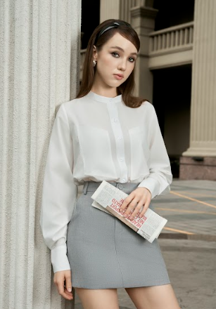 Áo sơ mi slimfit Kamila cổ tàu, màu trắng, chất thô lụa, chống nhăn
