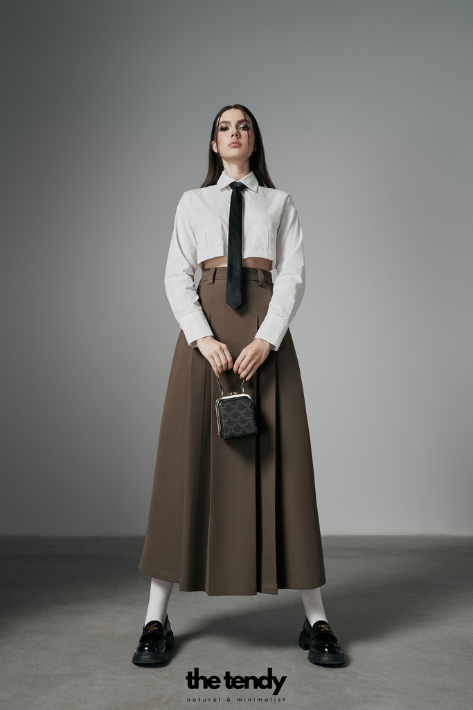 Áo Somi Amura cổ Đức dáng Croptop tay dài 2 màu xanh/trắng