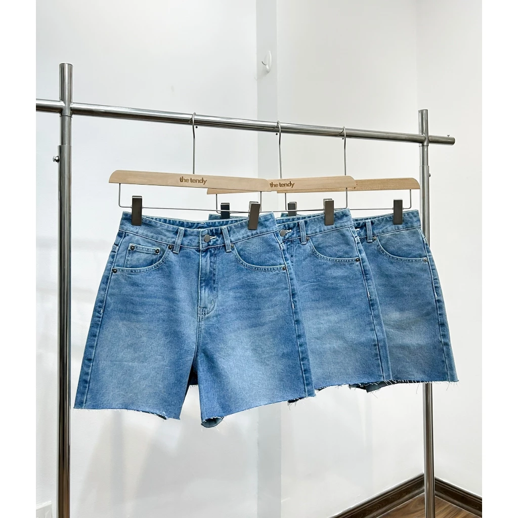 Quần short jean HILDA, chất jean cotton, màu xanh, độ dài vừa phải