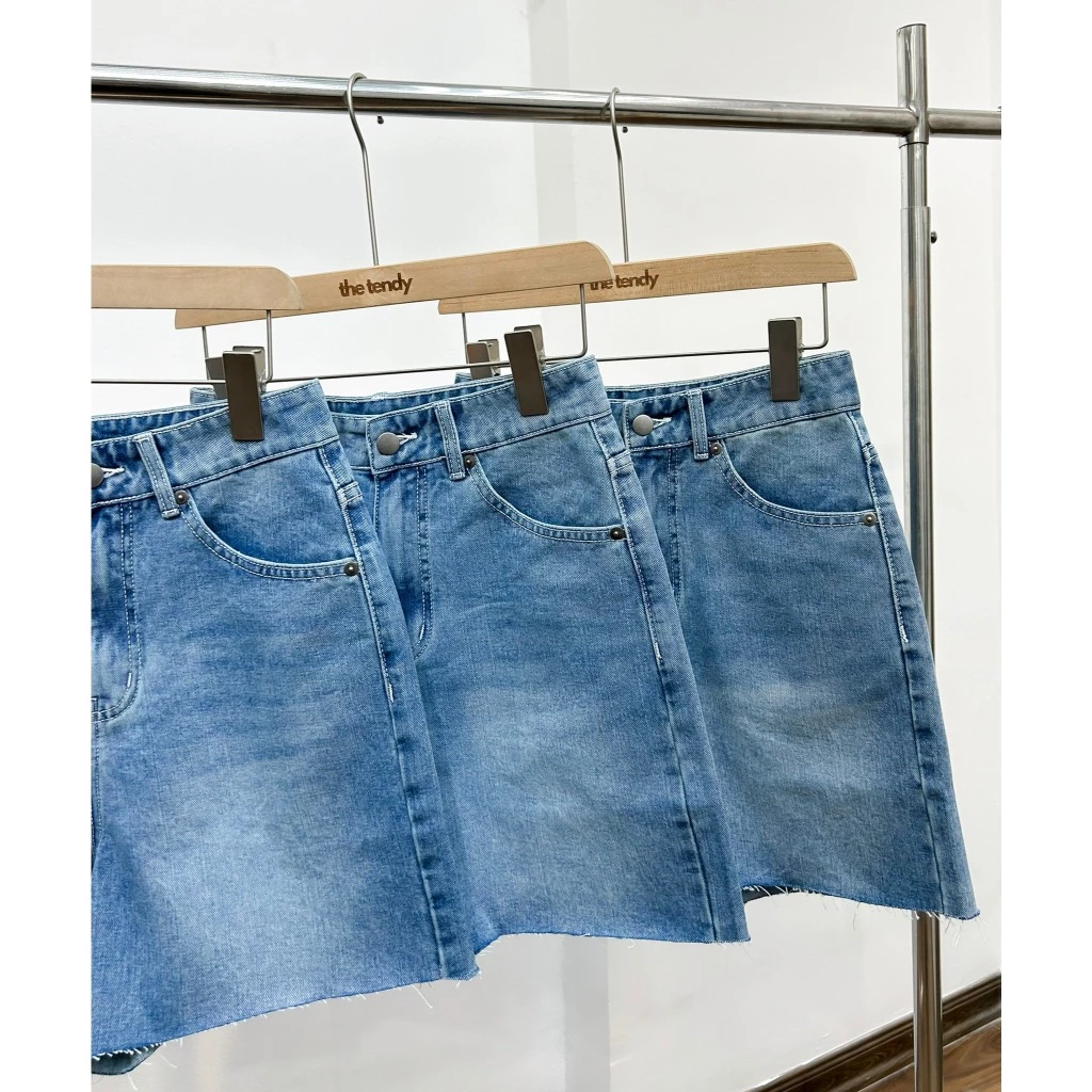 Quần short jean HILDA, chất jean cotton, màu xanh, độ dài vừa phải
