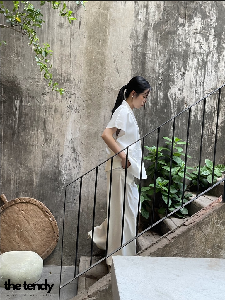 Áo blazer ngắn tay màu trắng Shayna phong cách Hàn Quốc