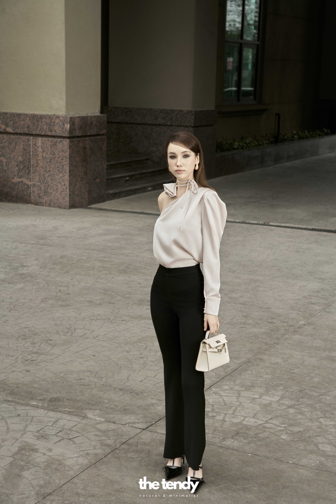 Quần loe ARIANA màu đen chất tuyp si
