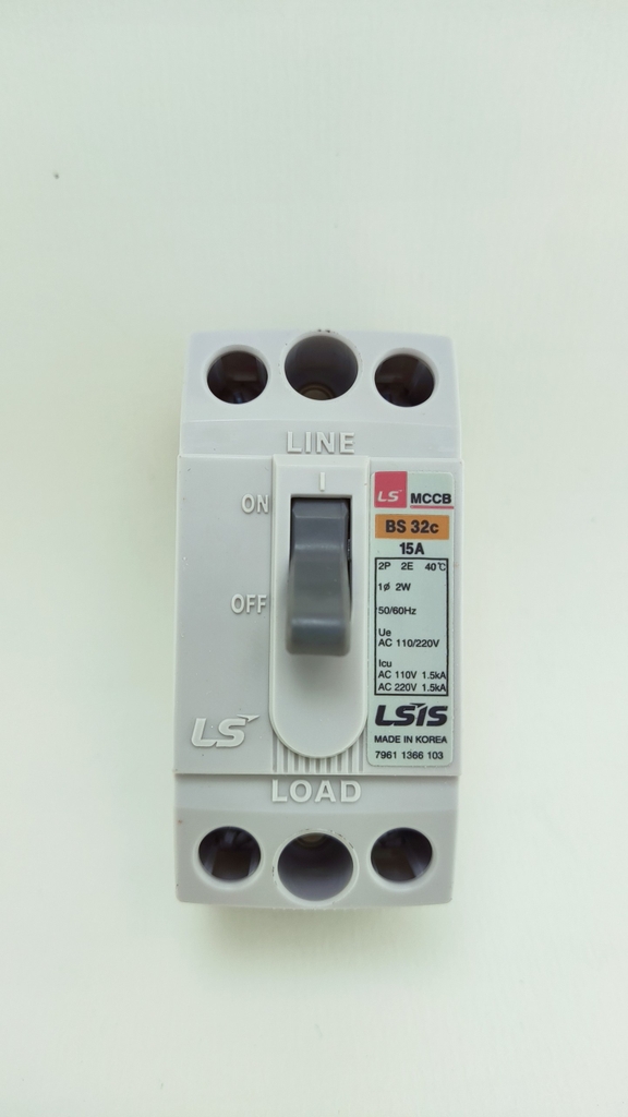 Cầu dao điện 220 /380 VAC-50HzMCCB LS BS32c w/c (có vỏ) 15A