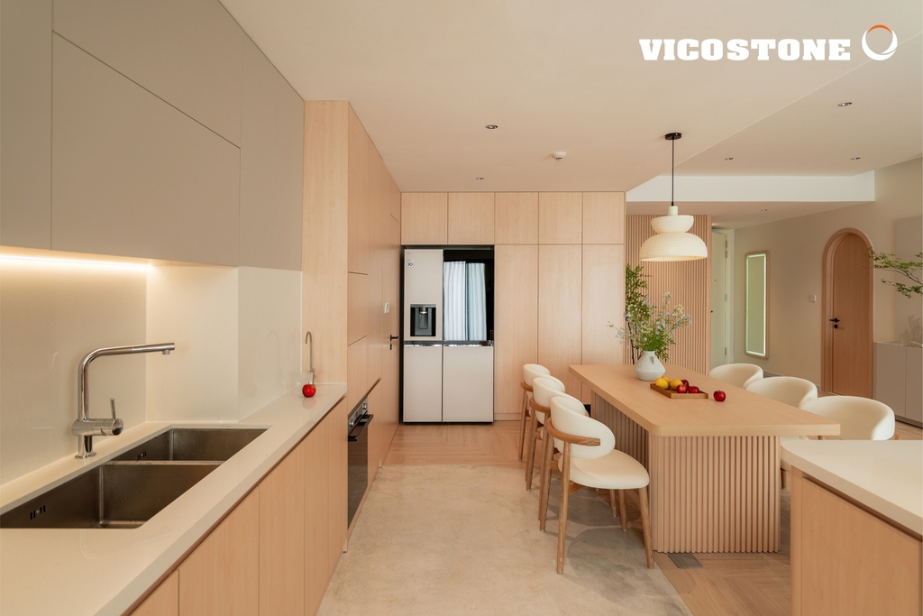 Không gian Japandi với đá Vicostone BQ400 và nội thất gỗ