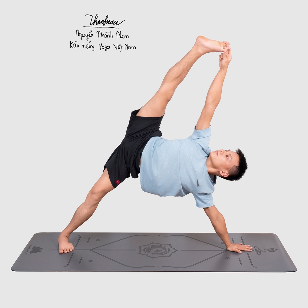 Hình ảnh mẫu tập trên thảm tập yoga cao su - BASIC