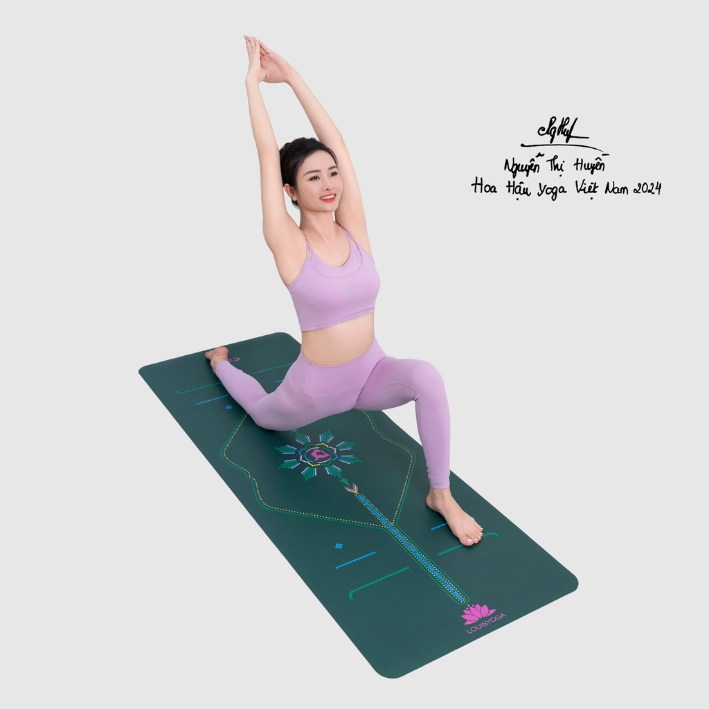 Hình ảnh mẫu tập trên thảm tập yoga cao su -  QUEEN