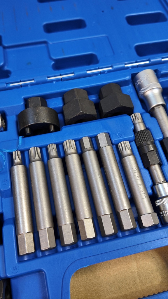 Bộ Khẩu Tuýp Tháo Puly Máy Phát 18 Chi Tiết