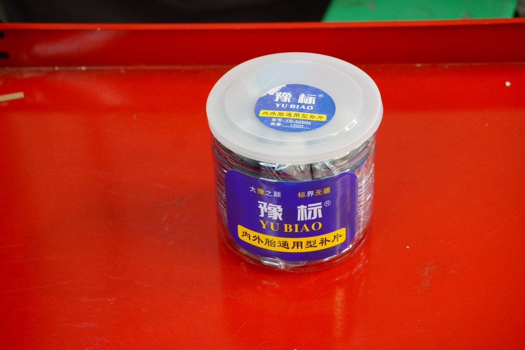 Cao su và keo vá  ô tô xe máy nội địa china
