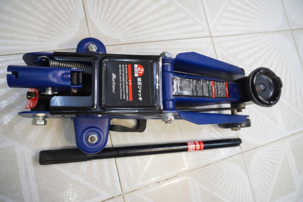 Kích nâng cá sấu bãi nhật