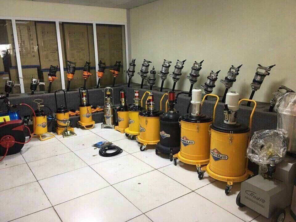 Máy bơm mỡ khí nén 12L KOCU GZ-8-12L