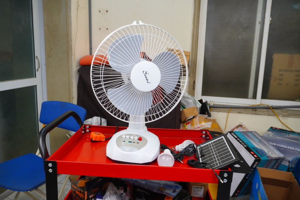 Quạt pin mặt trời solar fan +đèn